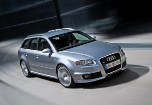 Download audi rs4 avant wallpaper HD